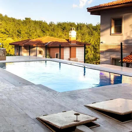 Gorgeous Separate With Pool In Appartement Kuşadası