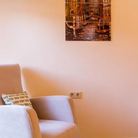Apartment Gorgeous Separate With Pool In *